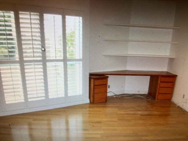 built-in work station - 410 S Barrington Ave