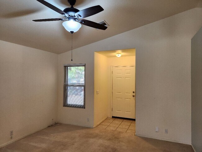 Building Photo - Nice 2 Bedroom in Mountain Vista Ranch!