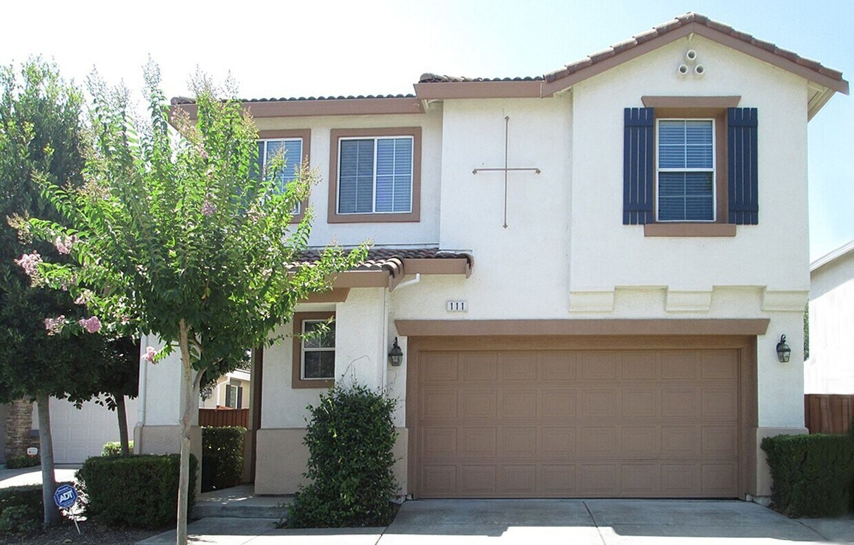 Foto principal - 111 Chimney Rock Ct