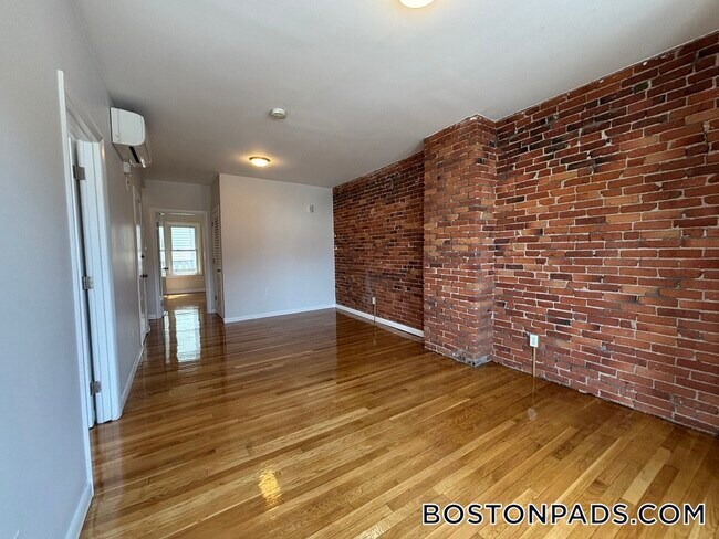 Building Photo - 162 Broadway