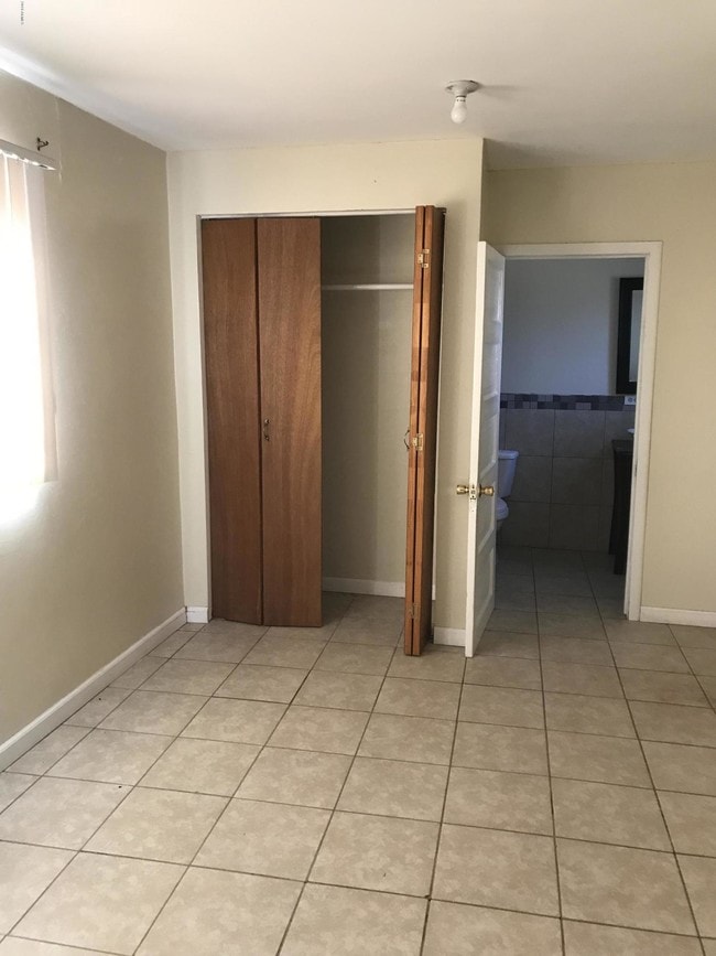 Building Photo - 959 E 15th St