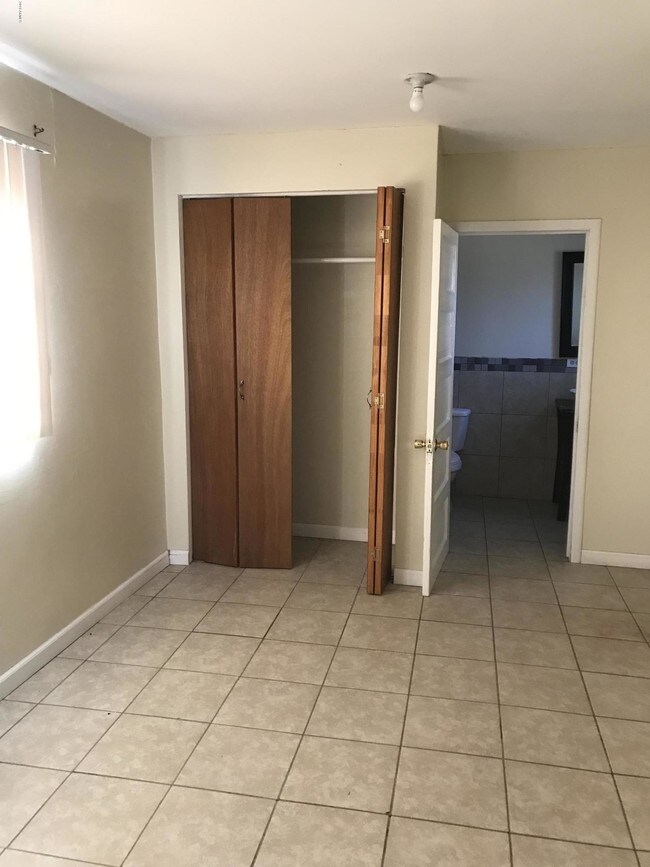 Foto del edificio - 959 E 15th St