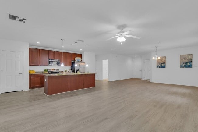 Building Photo - 2943 Casabella Dr