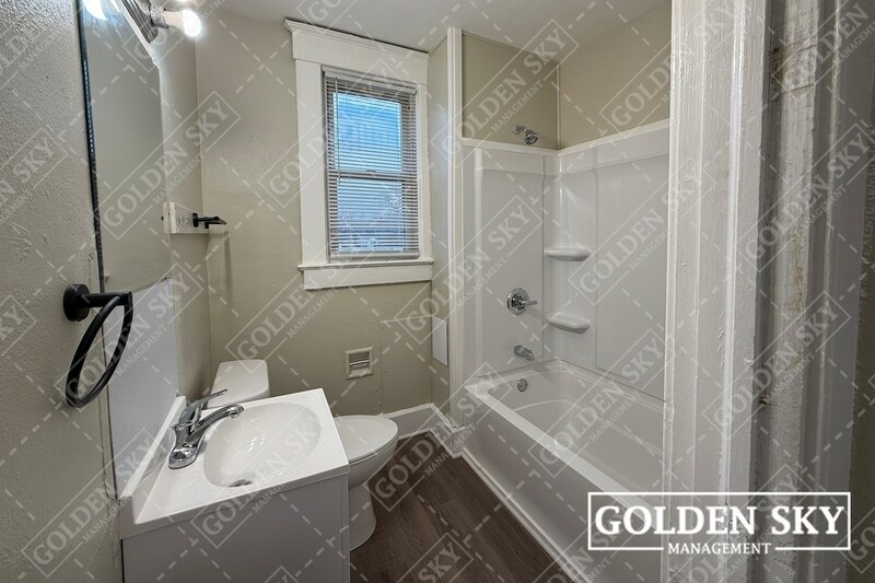 Foto del edificio - 1224 E Main St