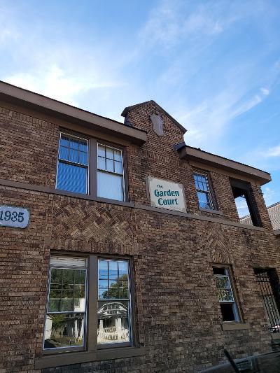 building with name - 1935 Lamar Ave