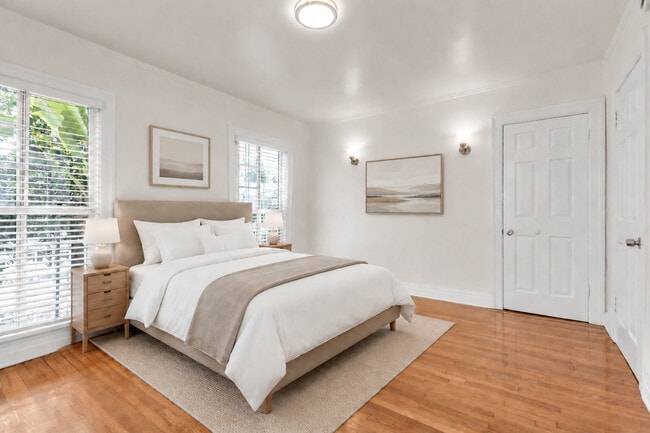Building Photo - 419 N Van Ness Ave