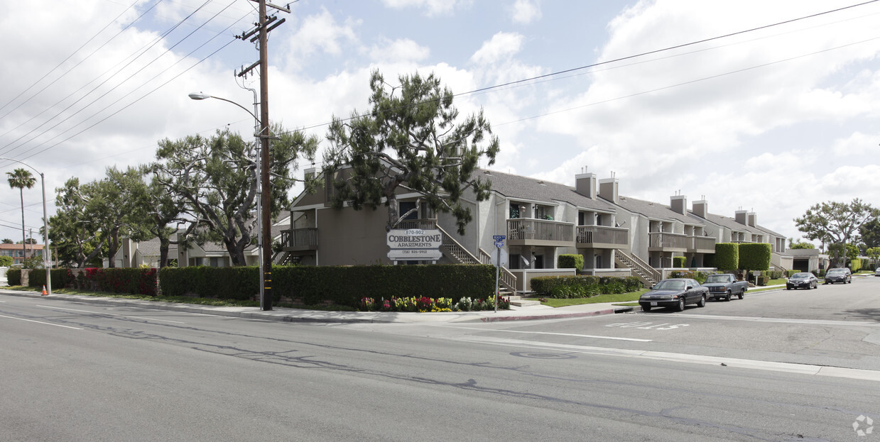 Primary Photo - Cobblestone Apartments