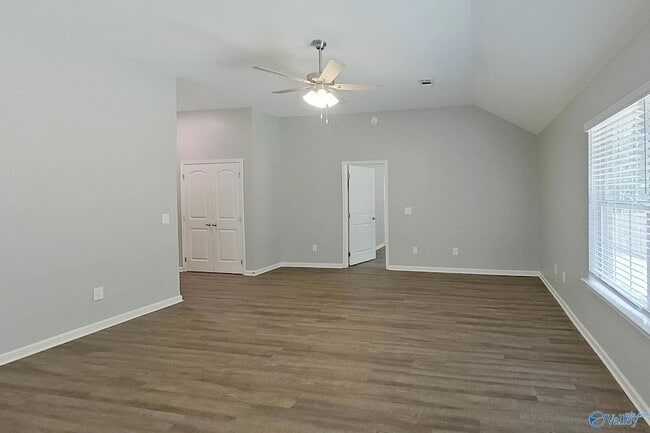 Building Photo - 112 Live Oak Dr