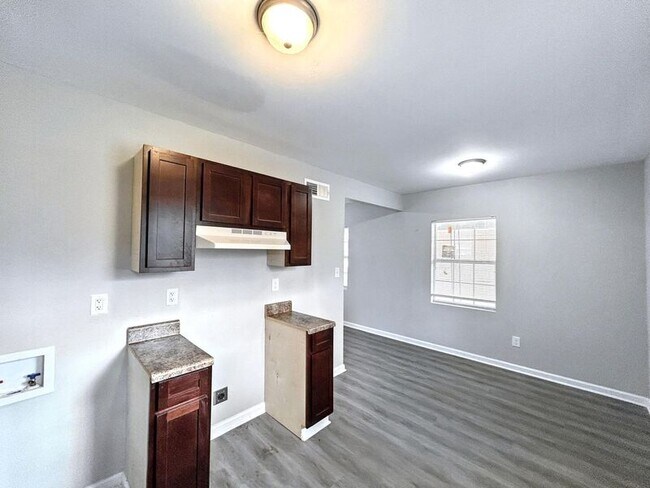 Building Photo - 1861 Coventry Dr