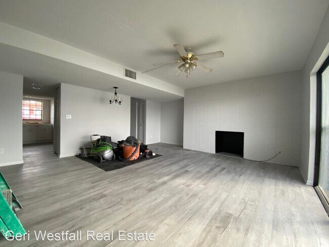 Building Photo - 2 br, 1.5 bath House - 625 N. Halifax Ave....