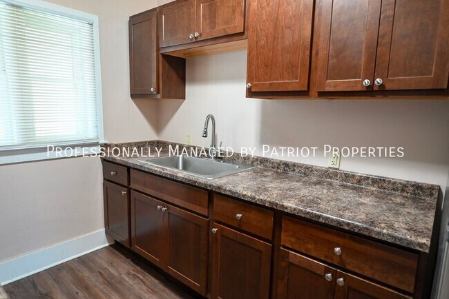 Building Photo - 1200 1/2 Superior Ave-1 (front)