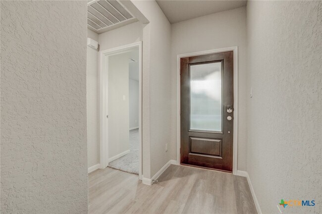 Foto del edificio - 1945 Redstart