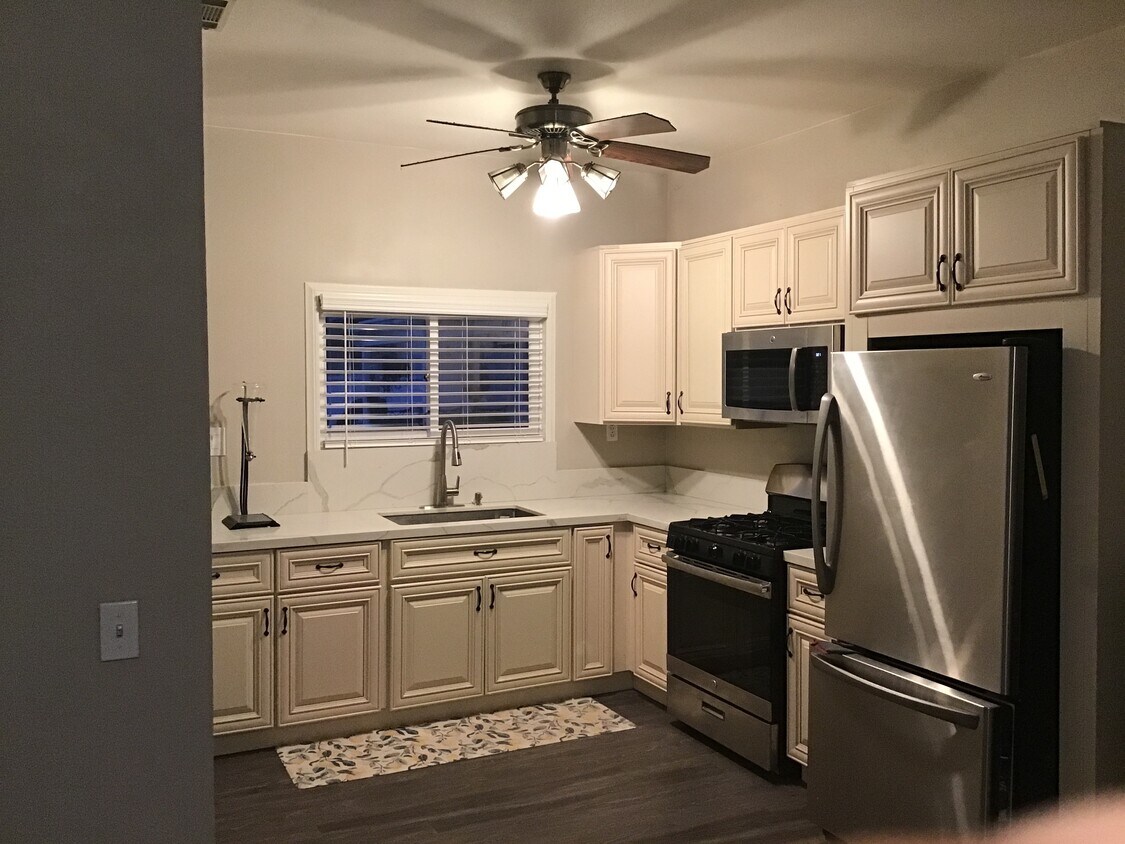 Cocina - 606 Maple Ave