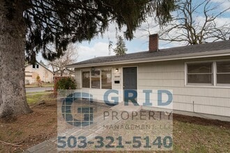 Building Photo - 10048 SE Harold St