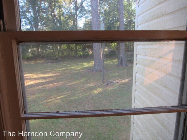Building Photo - 3 br, 1 bath House - 731 Lausanne Drive