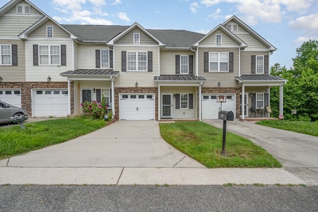 Building Photo - 1st Month Rent Free! - Spacious 2-Story Townhome with Finished Basement in Clemmons - 2,264 Sq Ft!