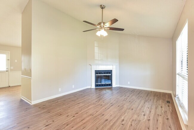 Building Photo - 1616 Robards Way