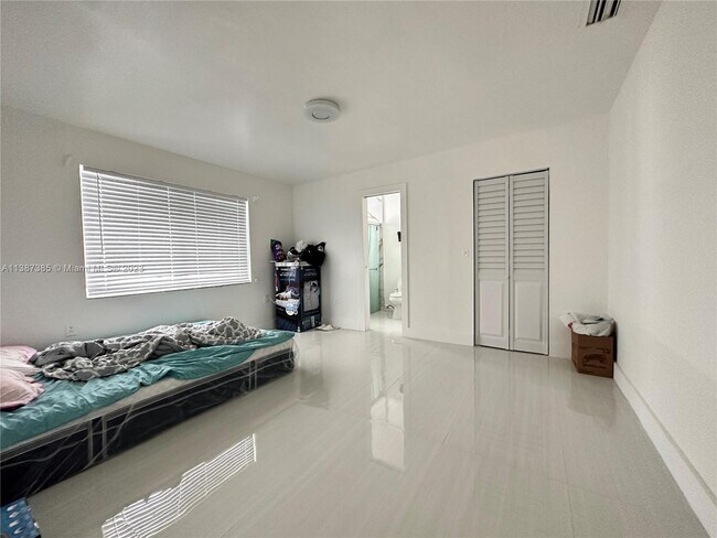 Foto del edificio - 5545 E 6th Ave