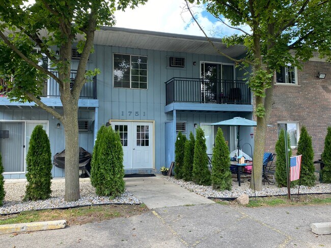 Building Photo - 1754 Cass Lake Front Rd