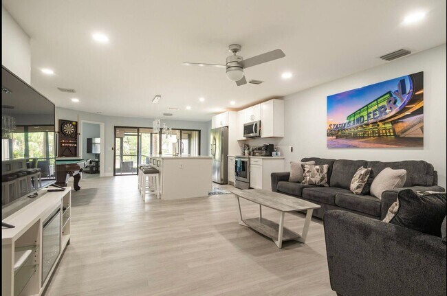 Building Photo - 300 Crosswinds Dr