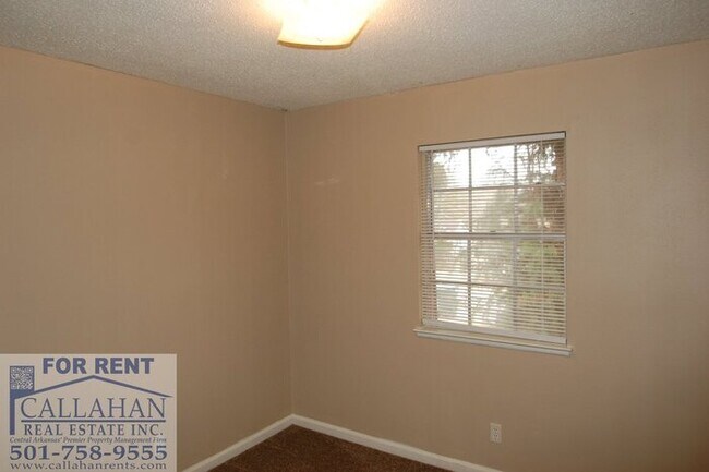 Building Photo - Little Rock 3 Bedroom 1.5 Bath