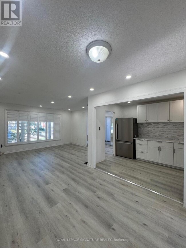 Building Photo - 10 Heatherside Ct