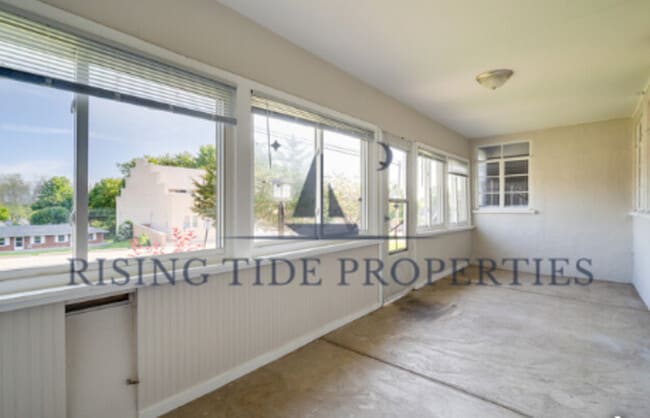 Building Photo - 2500 Marimont Dr