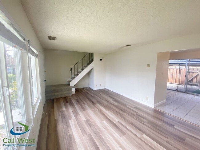 Building Photo - $2995-Updated Two Story Town Home in Blossom Valley Community of San Jose