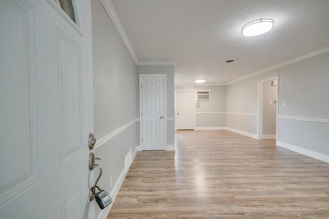 Foto del edificio - 306 W Saunders St