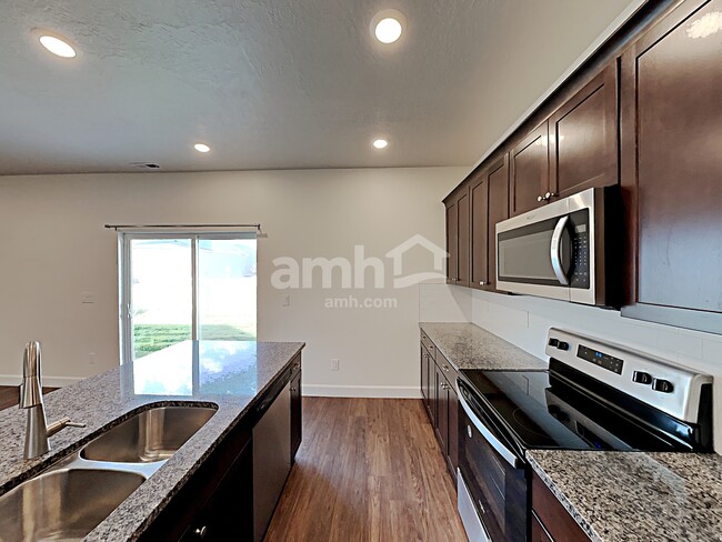 Foto del edificio - 2329 Surry Way