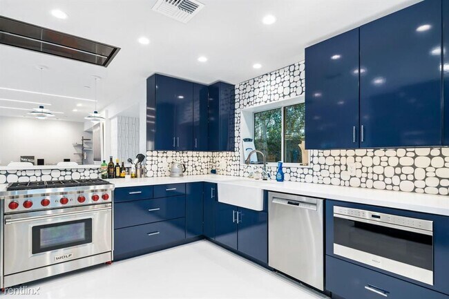 Building Photo - 3 br, 3 bath House - 1429 S Riverside Dr