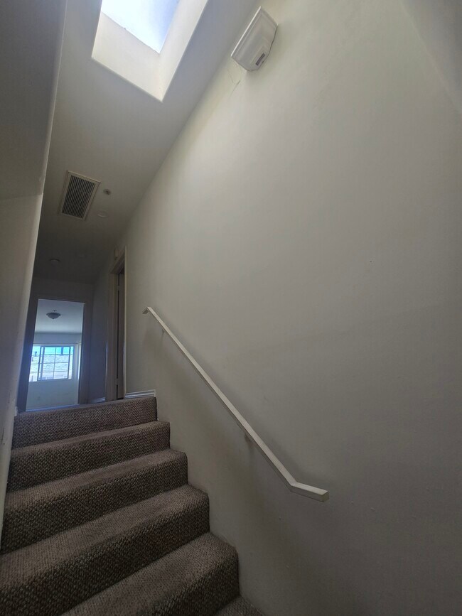 Foto del edificio - 335 E Providencia Ave