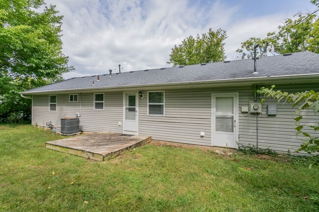 Building Photo - Cute Central Columbia Home