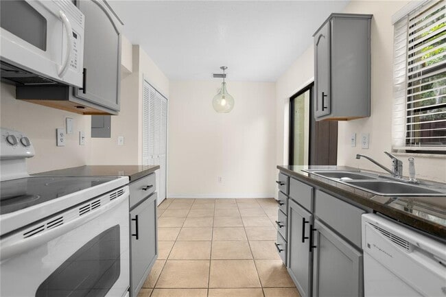 Foto del edificio - 7337 Cedar Creek Ct