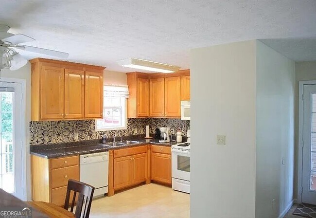 Foto del edificio - 451 Stark St