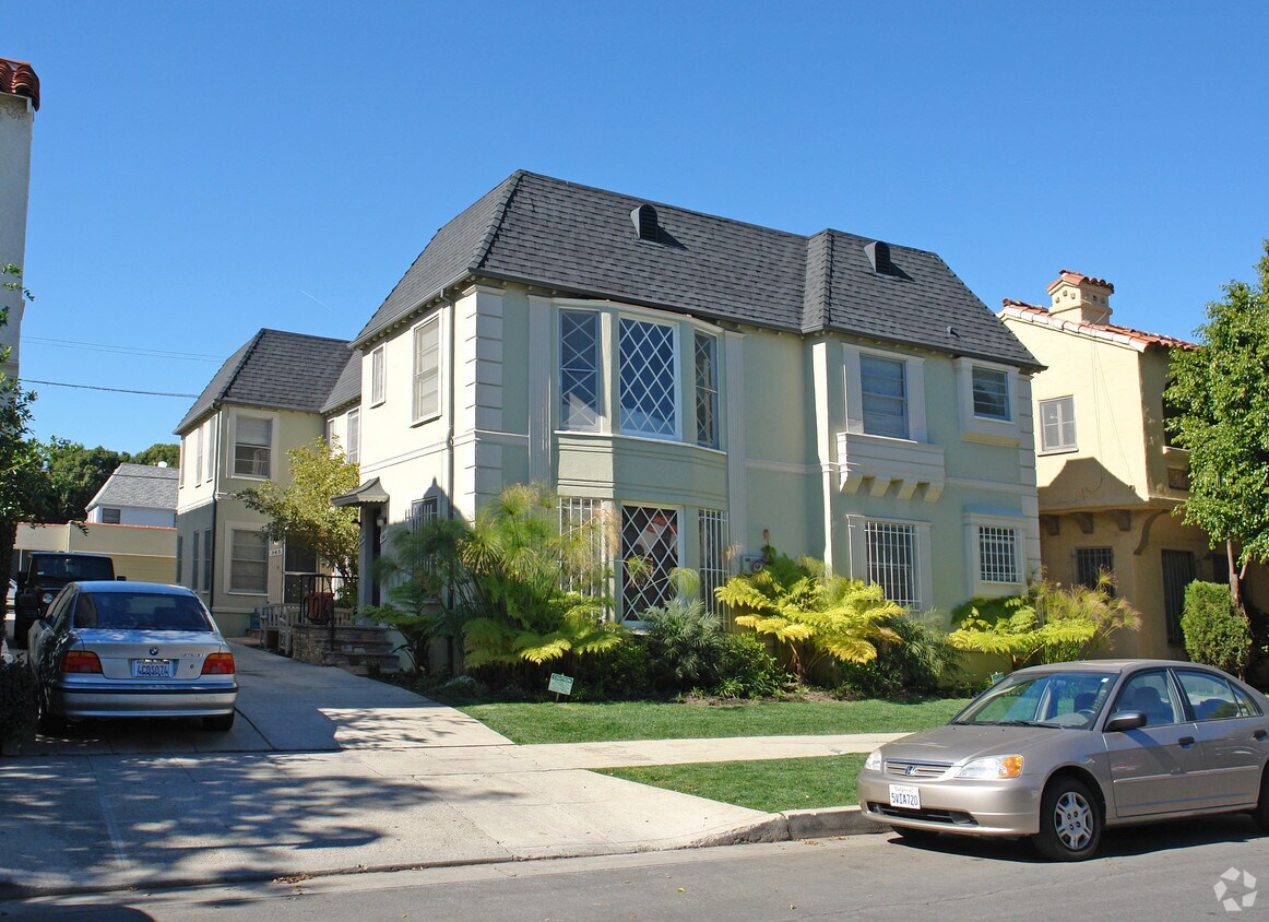 Foto principal - 341 N Sierra Bonita Ave