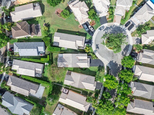 Foto del edificio - 4013 Pine Ridge Ln