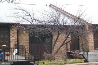 Building Photo - 311 Maple Ave W