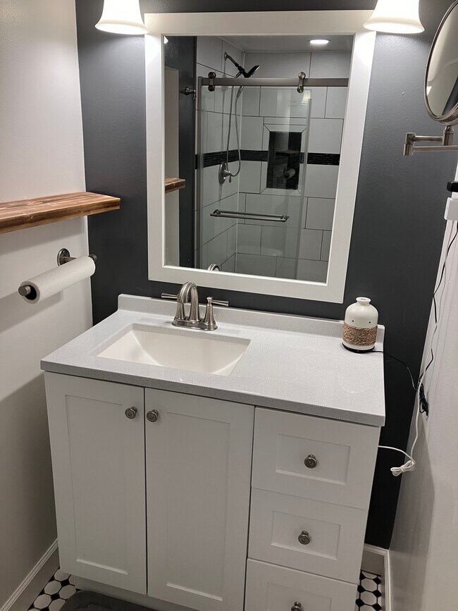 Bathroom vanity with storage - 2021 W Richwoods Blvd