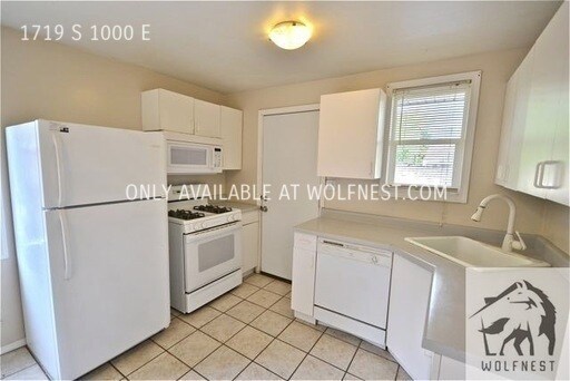 Foto del edificio - No Deposit Option! Amazing 3 Bedroom Sugar...