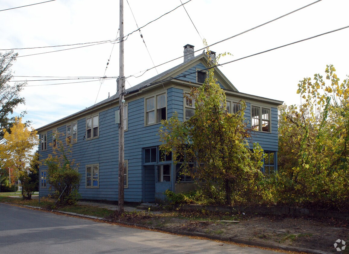 Building Photo - 63 Ballston Ave