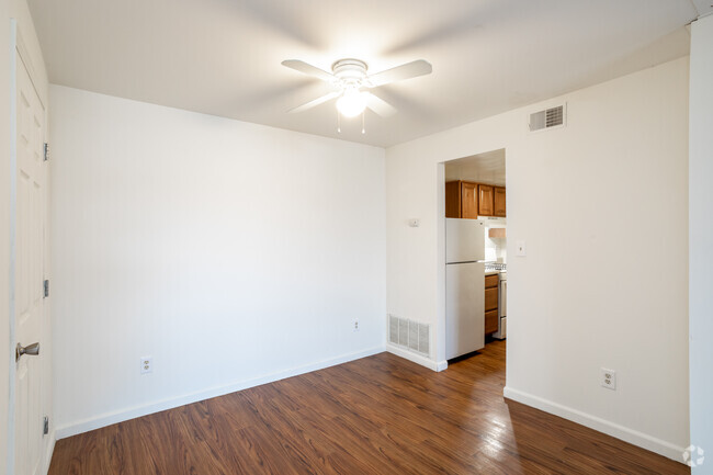 1BR. 1BA - 690 SF - Brighton Apartments