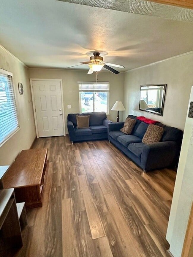 Foto del edificio - 3Bd 1Ba home available for a longterm lease!  Call and inquire today!