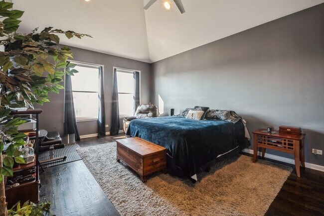 Foto del edificio - 4458 S Greenwood Ave