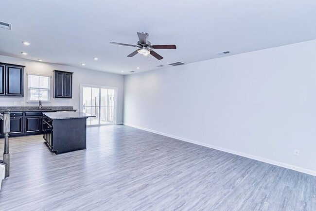 Building Photo - 116 Roundtree Dr