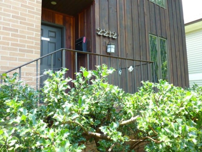 Building Photo - 2212 Clinch Ave