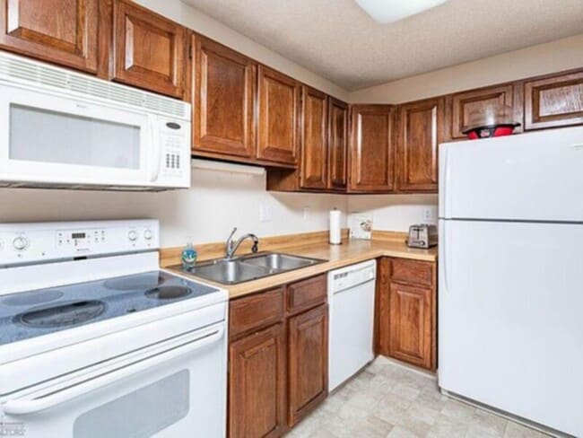 Building Photo - Exceptional 2-bedroom condo