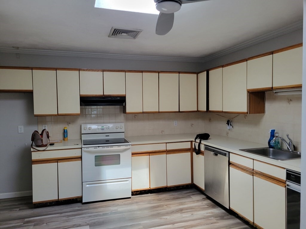 7 Thomas St Unit J2, Saugus, MA 01906 Condo for Rent in Saugus, MA