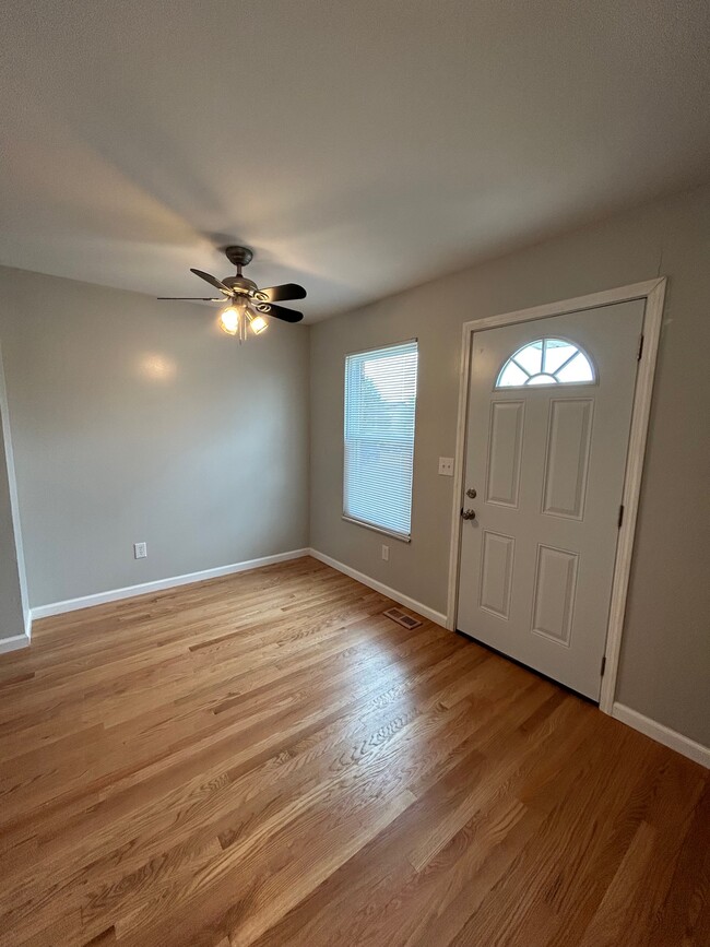 Building Photo - 1685 Meyer Dr