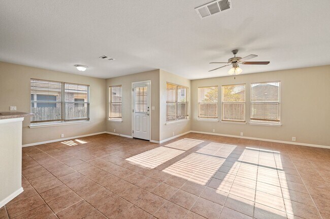 Foto del edificio - Four Bedroom Home in Summerlyn!!!!